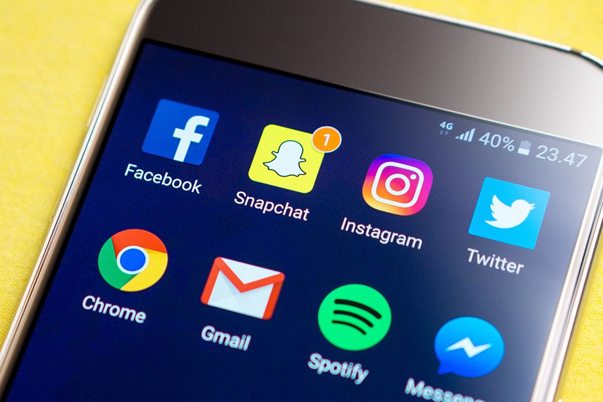 How To Send GIFs On Snapchat